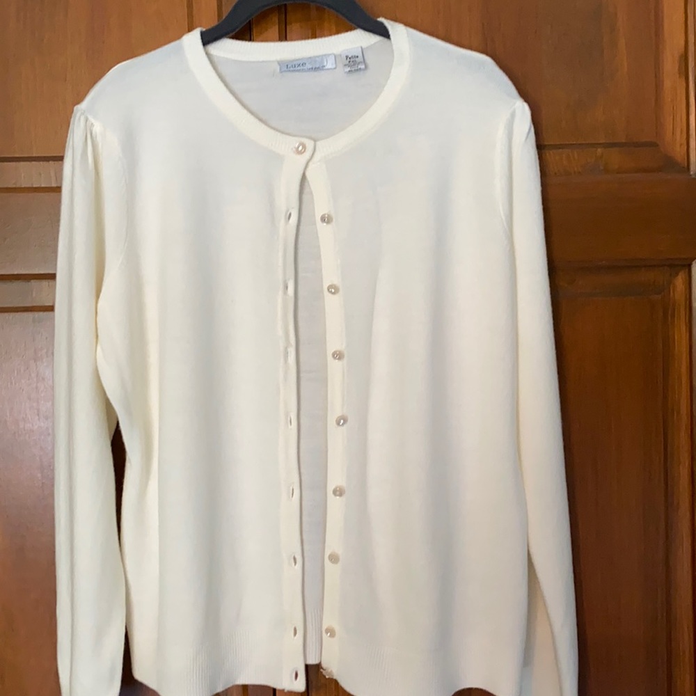 Luxe 360 creme cardigan size petite XL